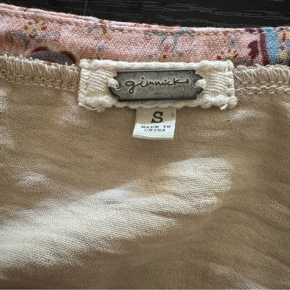 Gimmicks‎ by BKE Boho Mixed Print Patchwork V-Neck Top - Picture 3 of 3